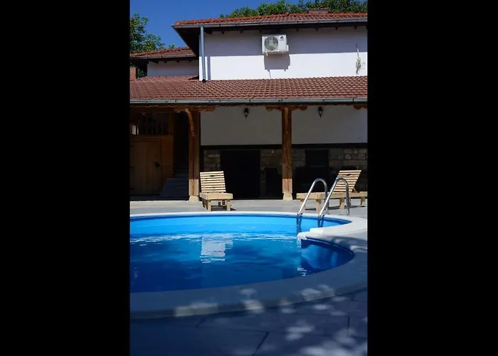 The White House In Palamartsa Palamarza